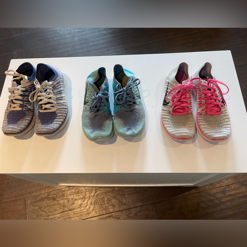 Selling 3 Nike big kids free run Flynit size 4